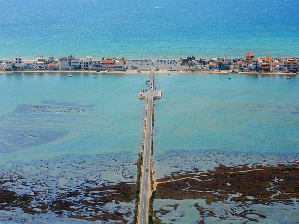 Golden Beach Guest House & Rooftop Bar فارو المظهر الخارجي الصورة