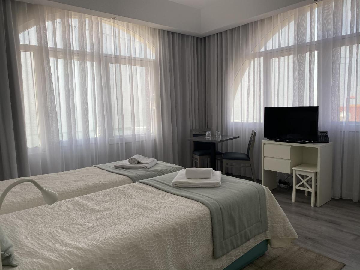 Golden Beach Guest House & Rooftop Bar فارو المظهر الخارجي الصورة