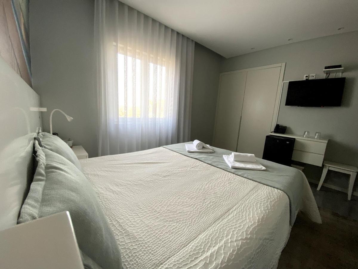 Golden Beach Guest House & Rooftop Bar فارو المظهر الخارجي الصورة