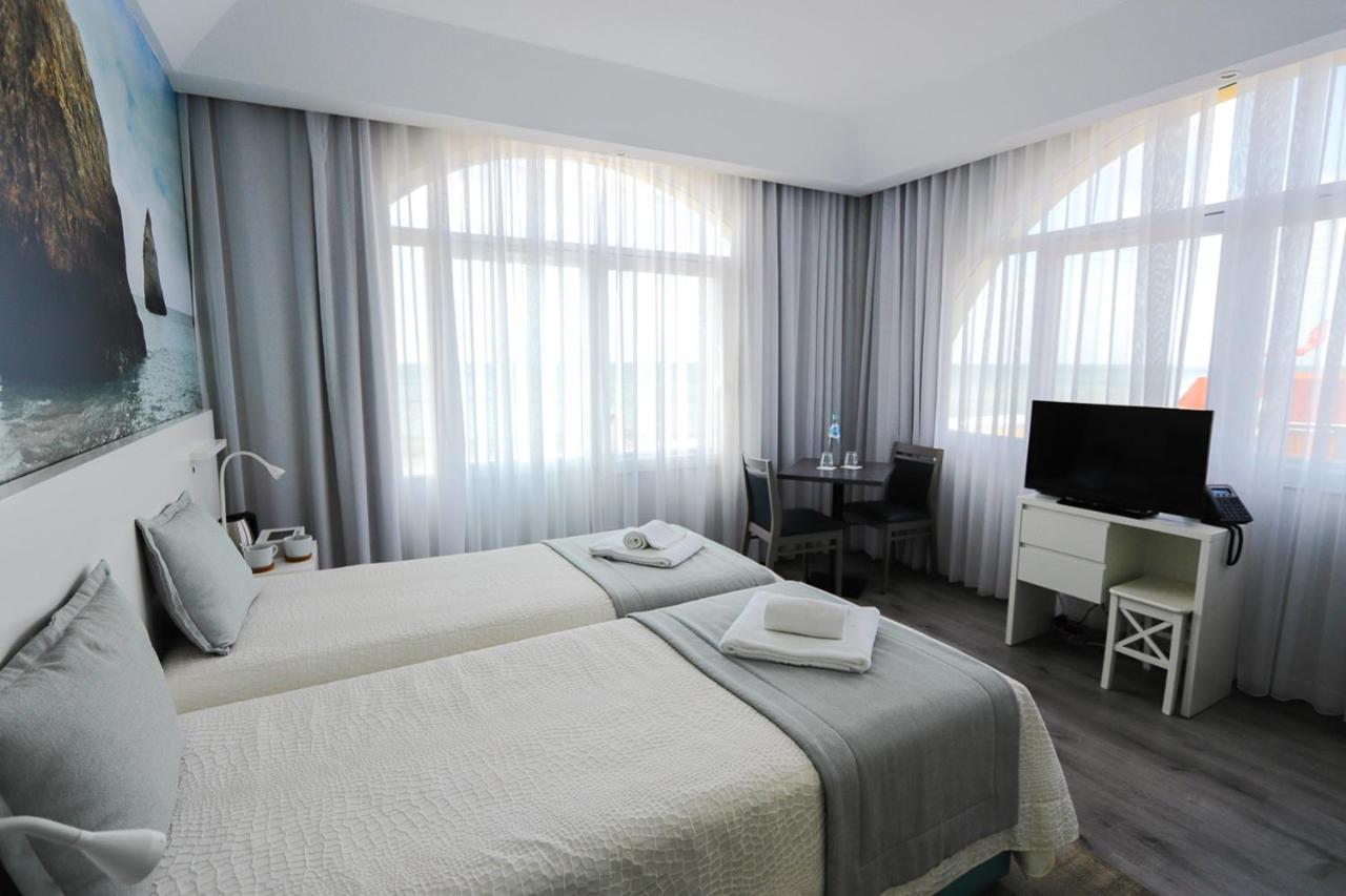 Golden Beach Guest House & Rooftop Bar فارو المظهر الخارجي الصورة